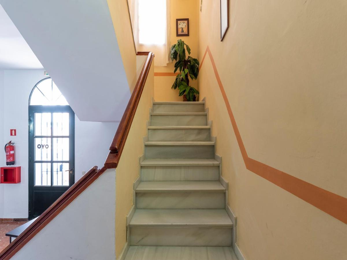 Oyo Hostal El Paisano Утрера Экстерьер фото